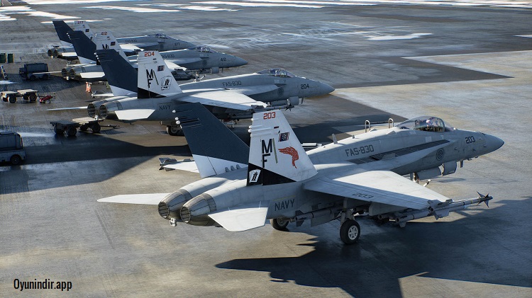 ACE COMBAT 8 WINGS OF THEVE görev sırasında füze kilidi ve hedef işaretleri görünen savaş uçağı
